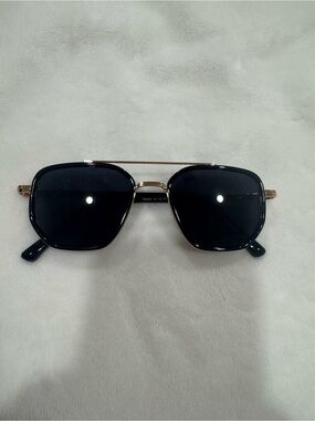 Black Aviator-Style Sunglasses